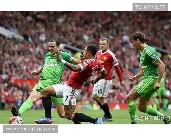 曼联迎战豪门强敌，激战四起上演经典对决，赛季关键时刻再度碰撞