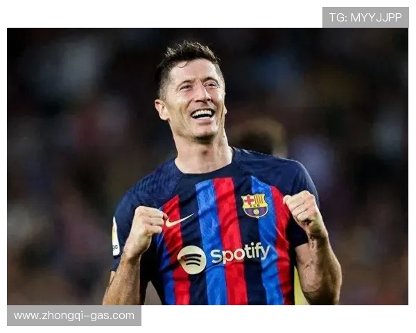 罗伯特·莱万多夫斯基：从波兰足球天才到全球顶级前锋的辉煌之路